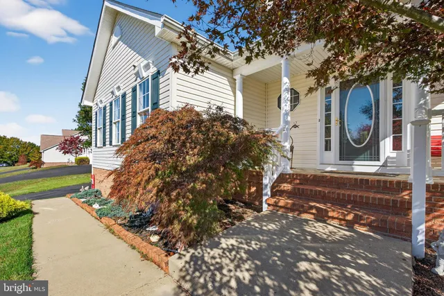 $630,000 | 15 Feldspar Way, Fredericksburg, VA 22405