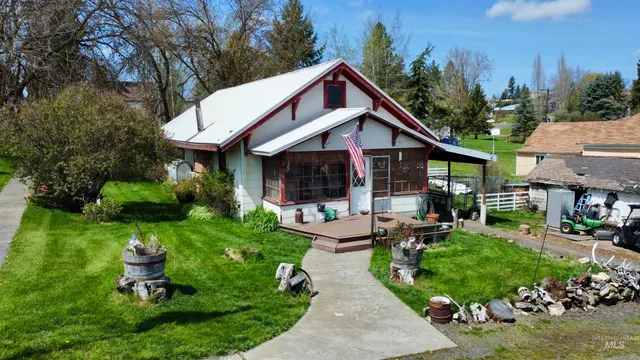 $225,000 | 412 Walnut Street, Nezperce, ID 83543