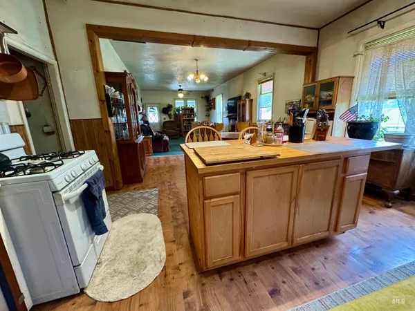 $215,000 | 412 Walnut Street, Nezperce, ID 83543