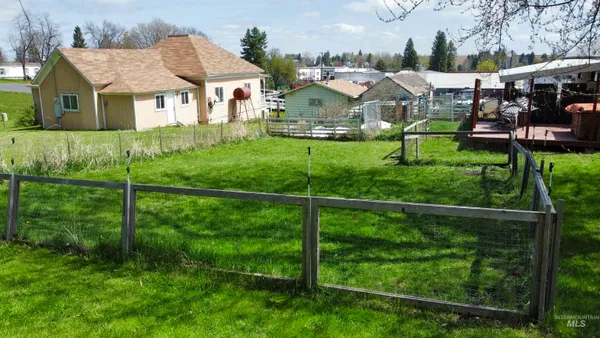 $215,000 | 412 Walnut Street, Nezperce, ID 83543