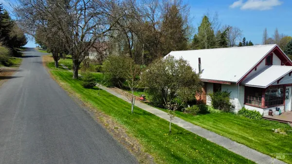 $215,000 | 412 Walnut Street, Nezperce, ID 83543