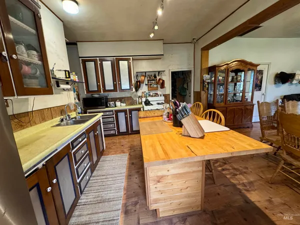 $215,000 | 412 Walnut Street, Nezperce, ID 83543