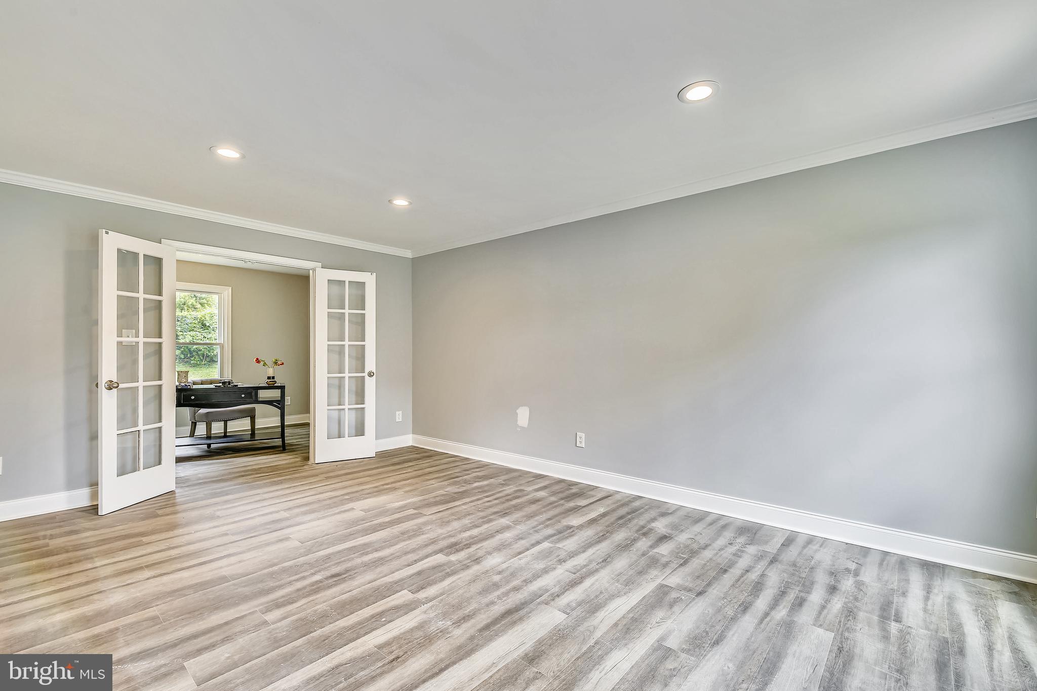 13104 Venetian Road Silver Spring, MD 20904 - Photo 4 of 65 Living Room