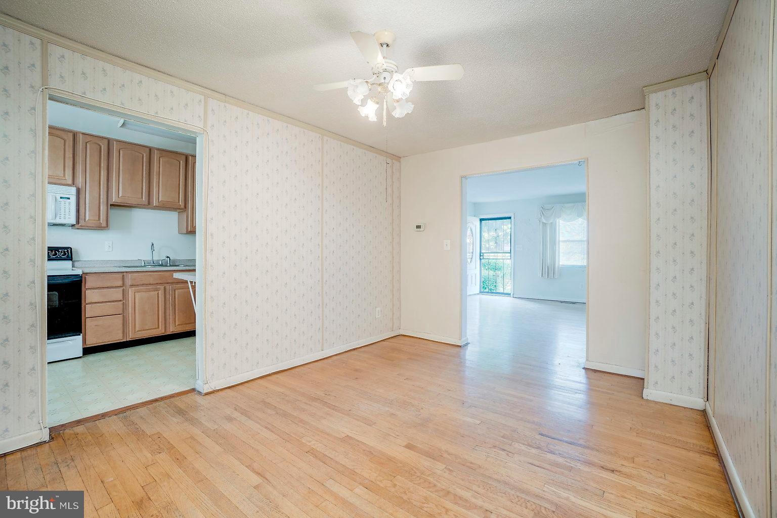 5219 Hillwell Road Baltimore, MD 21229 - Photo 11 of 44 Dining Room