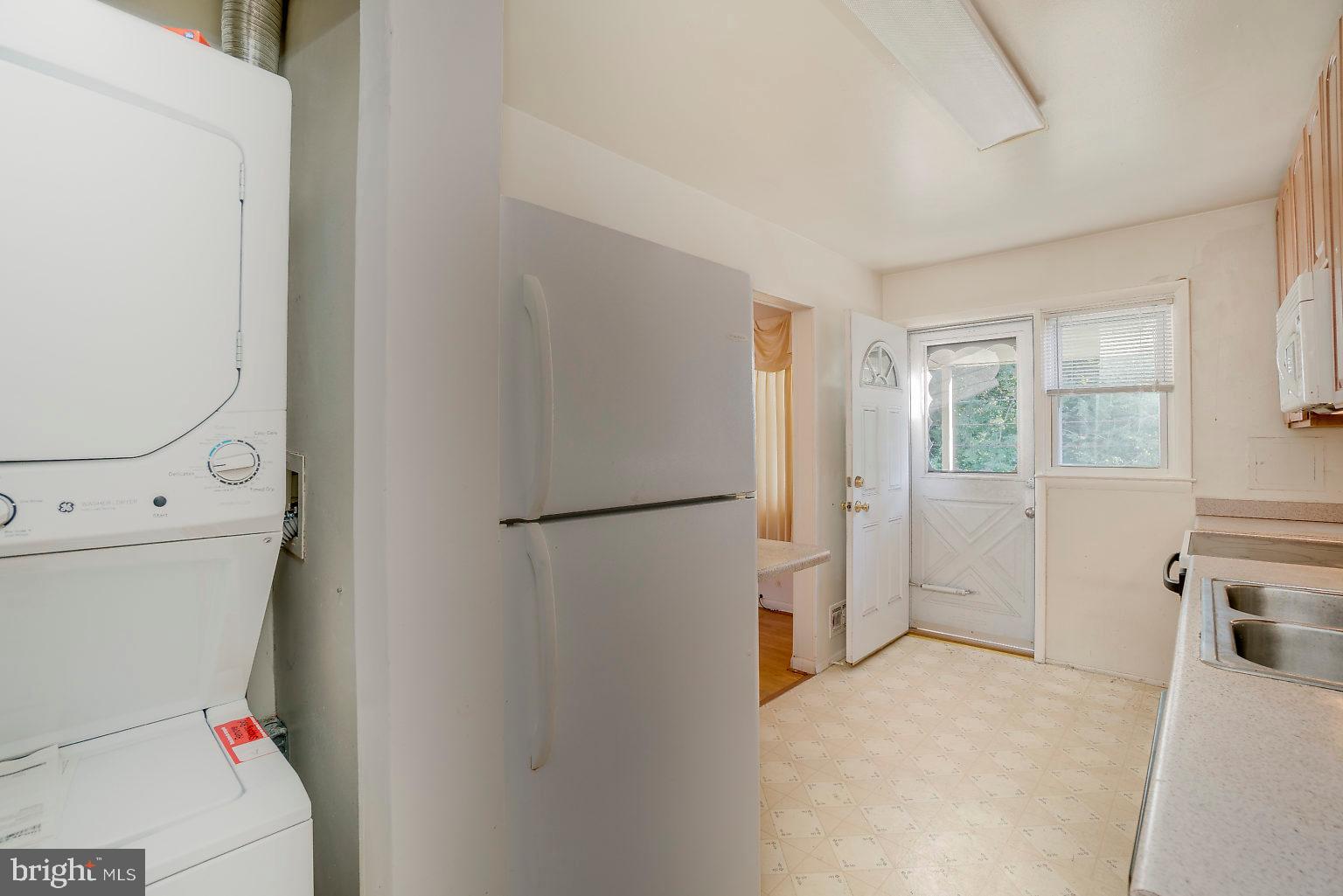 5219 Hillwell Road Baltimore, MD 21229 - Photo 15 of 44 kitchen (main)
