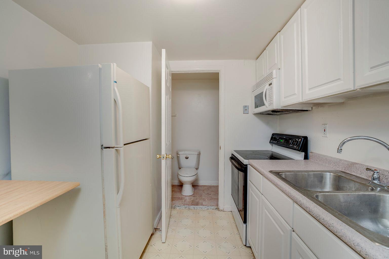 5219 Hillwell Road Baltimore, MD 21229 - Photo 22 of 44 2nd Kitchen (lower level)