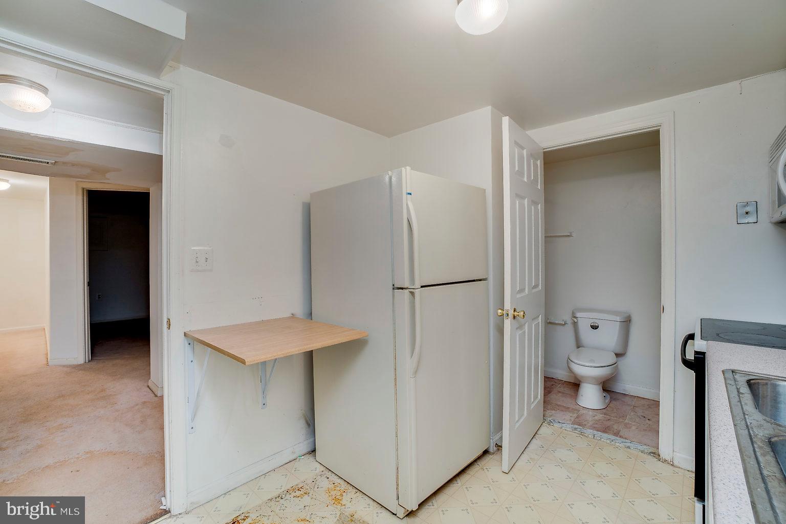 5219 Hillwell Road Baltimore, MD 21229 - Photo 23 of 44 2nd Kitchen (lower level)