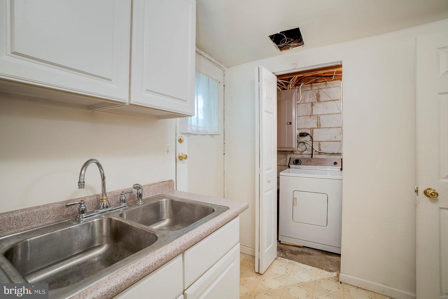 5219 Hillwell Road Baltimore, MD 21229 - Photo 27 of 44 Gallery Image 27