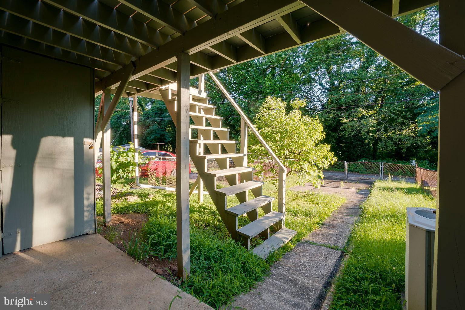 5219 Hillwell Road Baltimore, MD 21229 - Photo 28 of 44 View of Backyard from basement unit