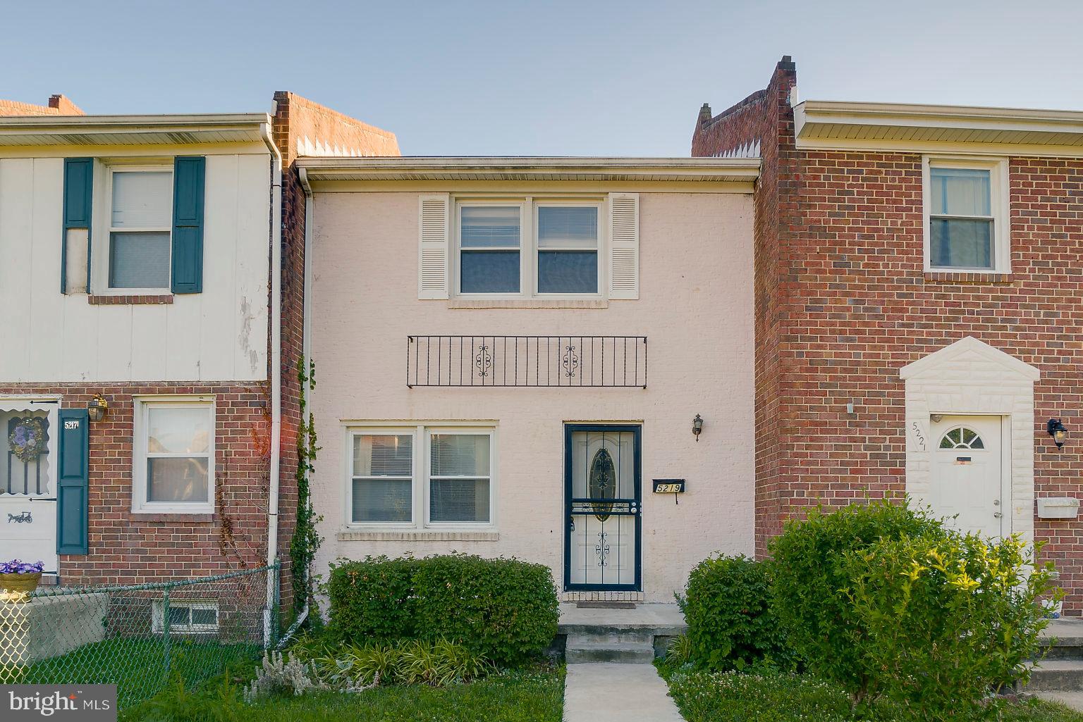 5219 Hillwell Road Baltimore, MD 21229 - Photo 4 of 44 FRont