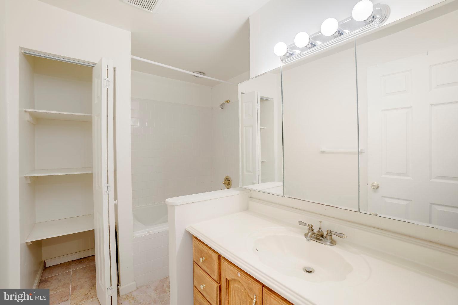 5219 Hillwell Road Baltimore, MD 21229 - Photo 43 of 44 Upper Bath