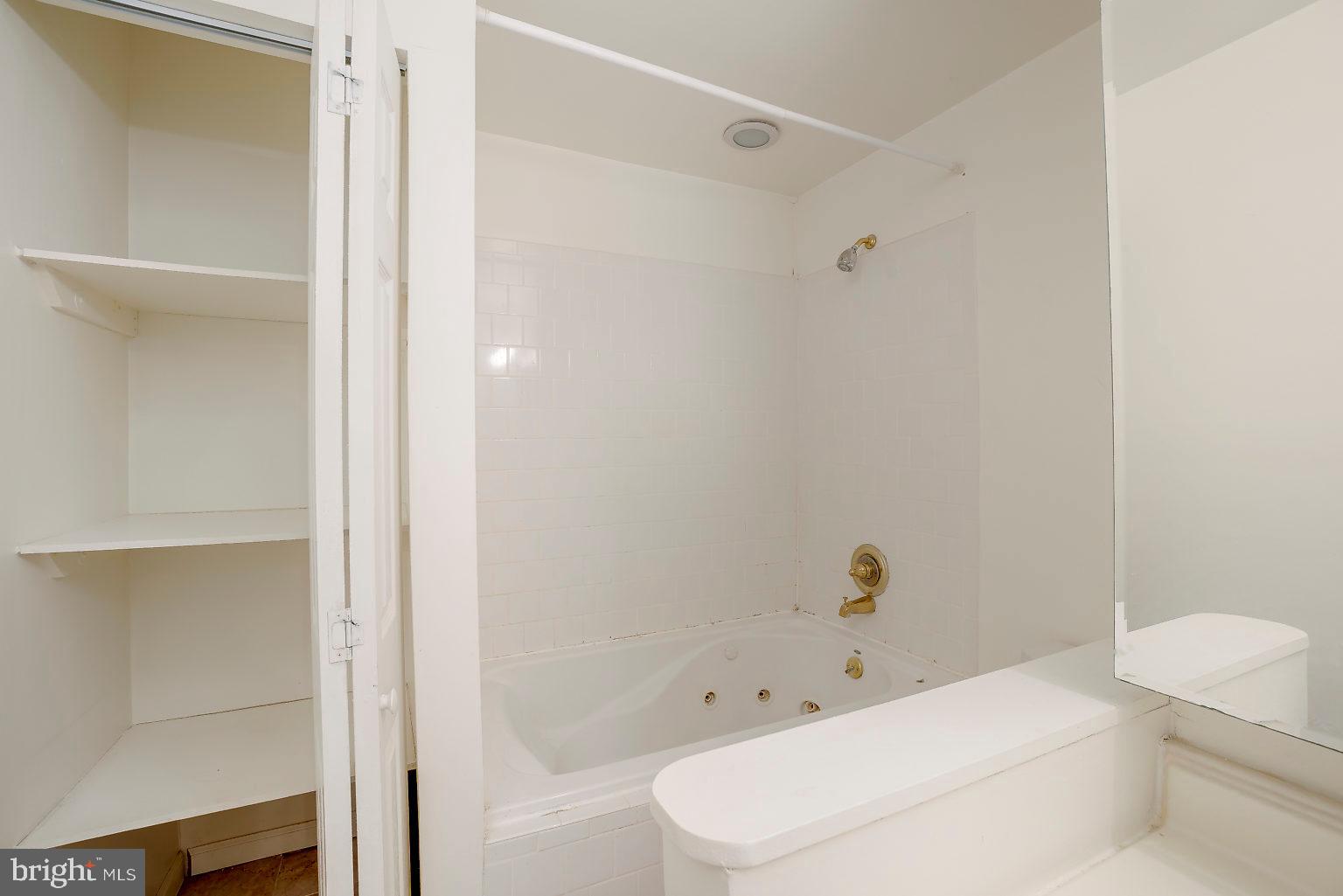 5219 Hillwell Road Baltimore, MD 21229 - Photo 44 of 44 Upper Bath