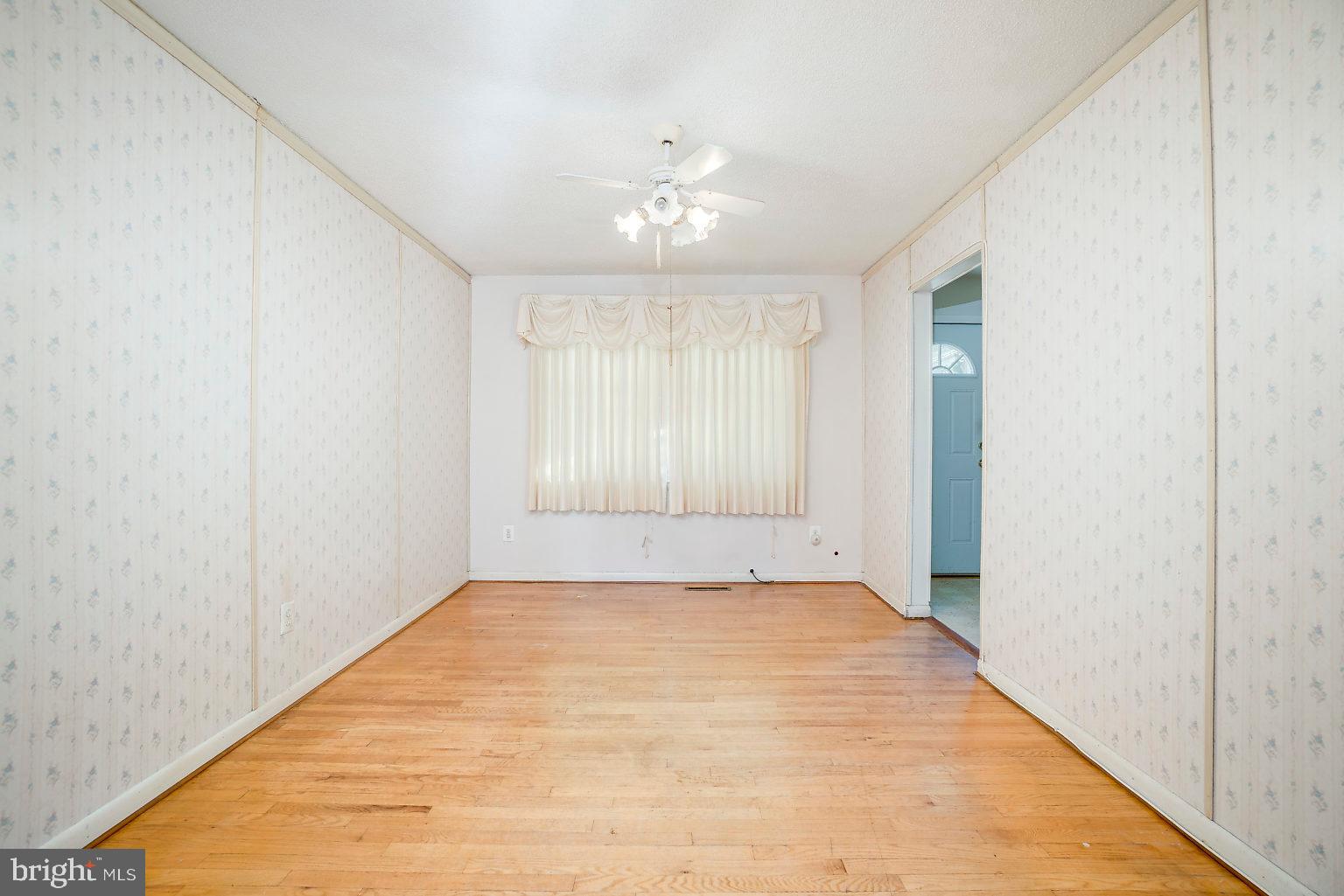 5219 Hillwell Road Baltimore, MD 21229 - Photo 10 of 44 Dining Room