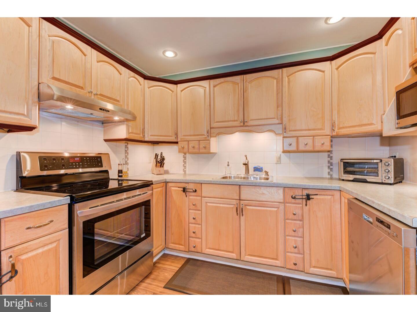 42 Quaker Hill Road Levittown, PA 19057 - Photo 2 of 18 Kitchen