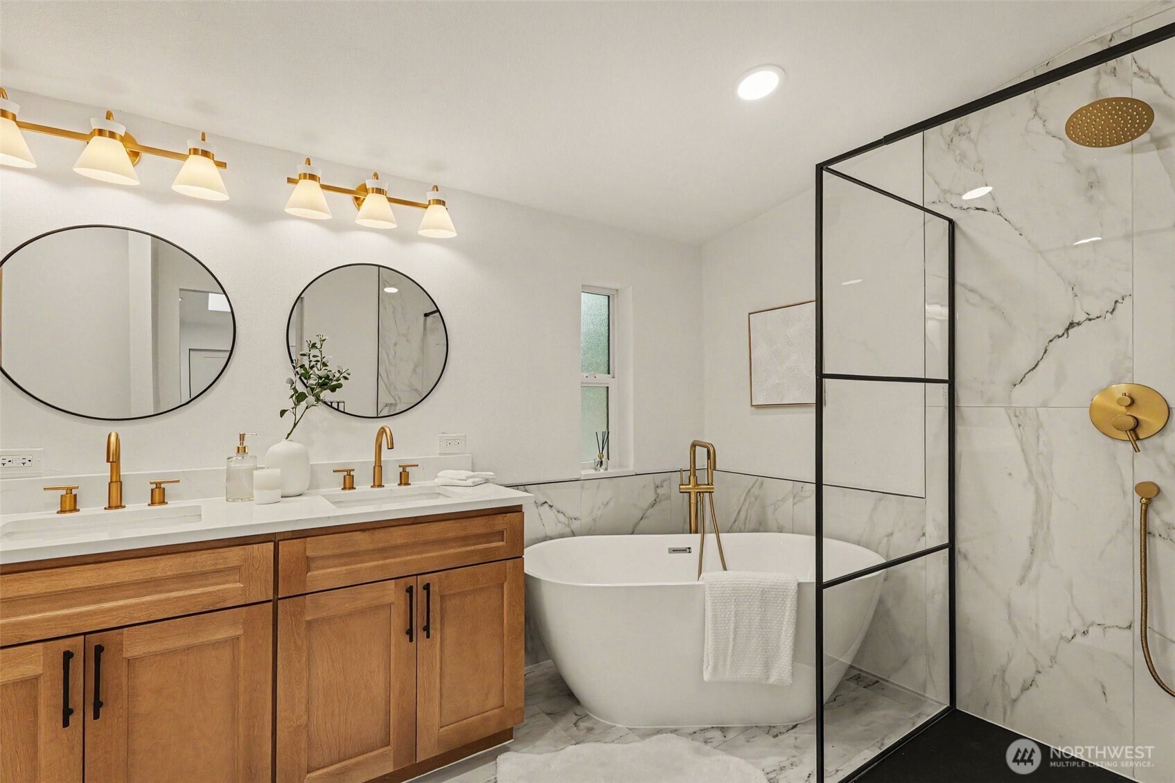 719 Tiedman Road Southwest Lakebay, WA 98349 - Photo 29 of 40 a bathroom with a tub sink and mirror