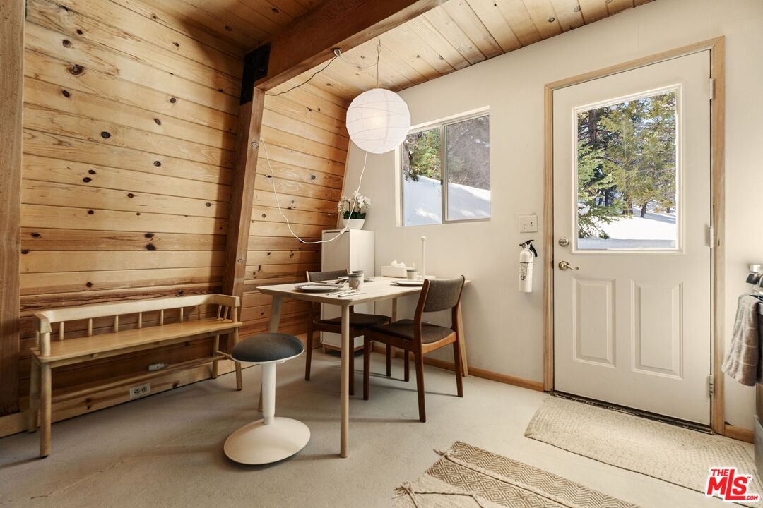 43527 Shasta Road Big Bear Lake, CA 92315 - Photo 9 of 22