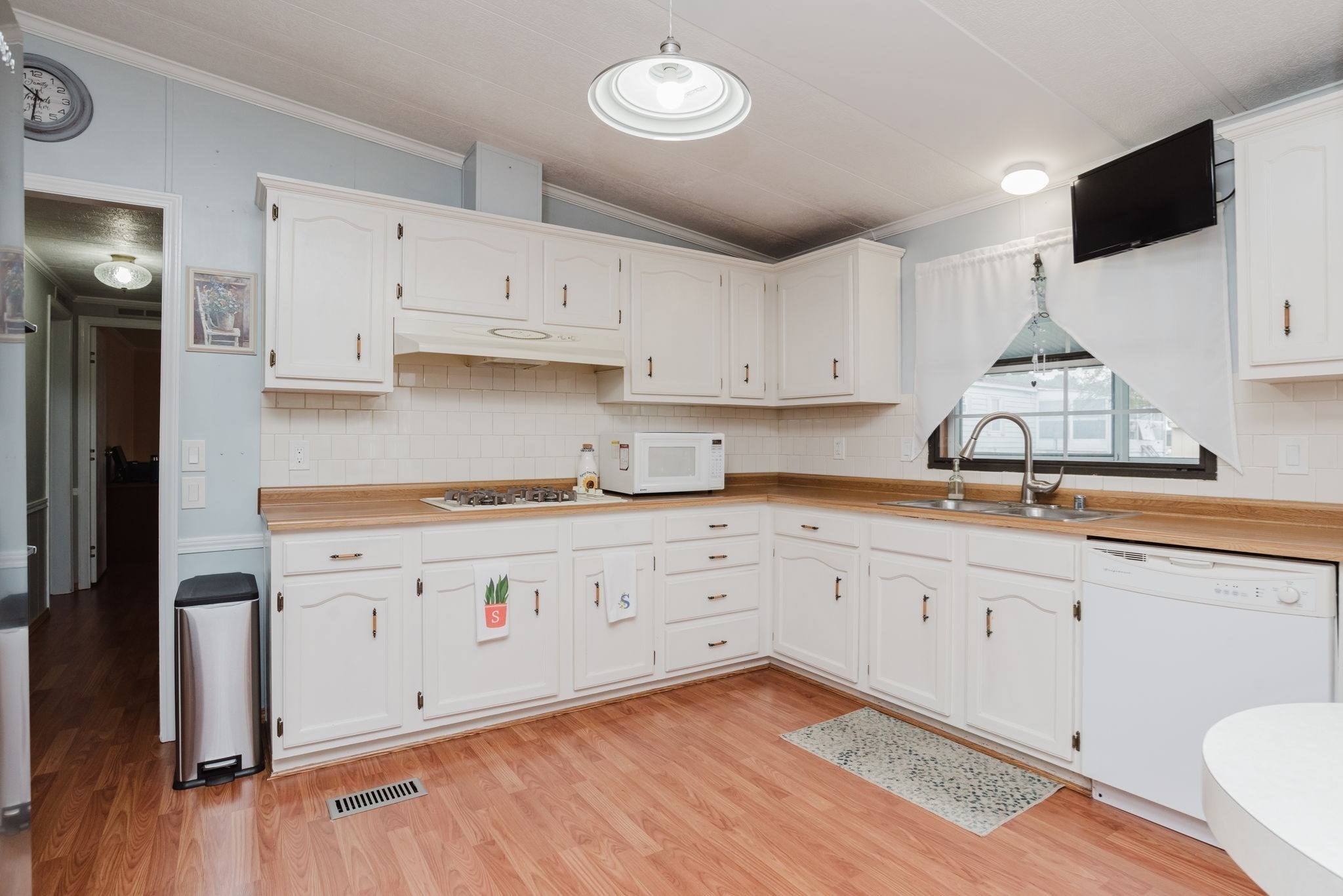 2 Anna Street Raynham, MA 02767 - Photo 3 of 39 Gallery Image 3