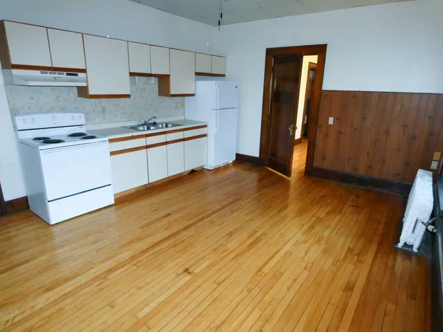 $950 | 15 East Main Street, Platteville, WI 53818