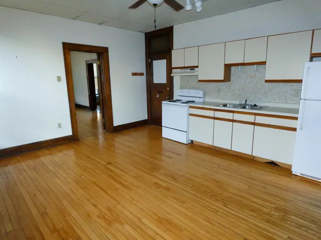 $950 | 15 East Main Street, Platteville, WI 53818