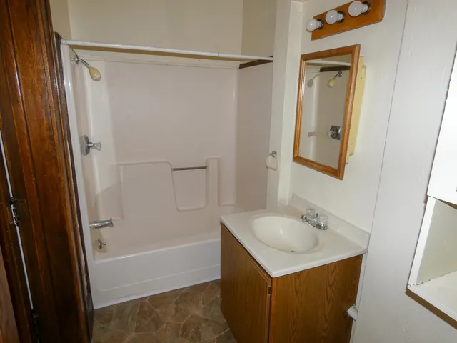 $950 | 15 East Main Street, Platteville, WI 53818