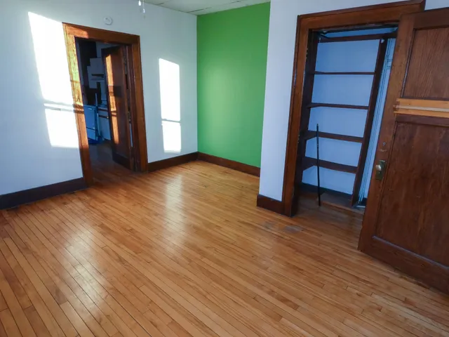 $950 | 15 East Main Street, Platteville, WI 53818