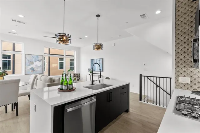 $3,550 | 727 West 10th Street, Unit 101, Dallas, TX 75208