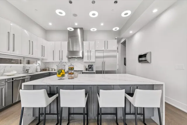 $2,495,000 | 1341 Pfingsten Road, Northbrook, IL 60062