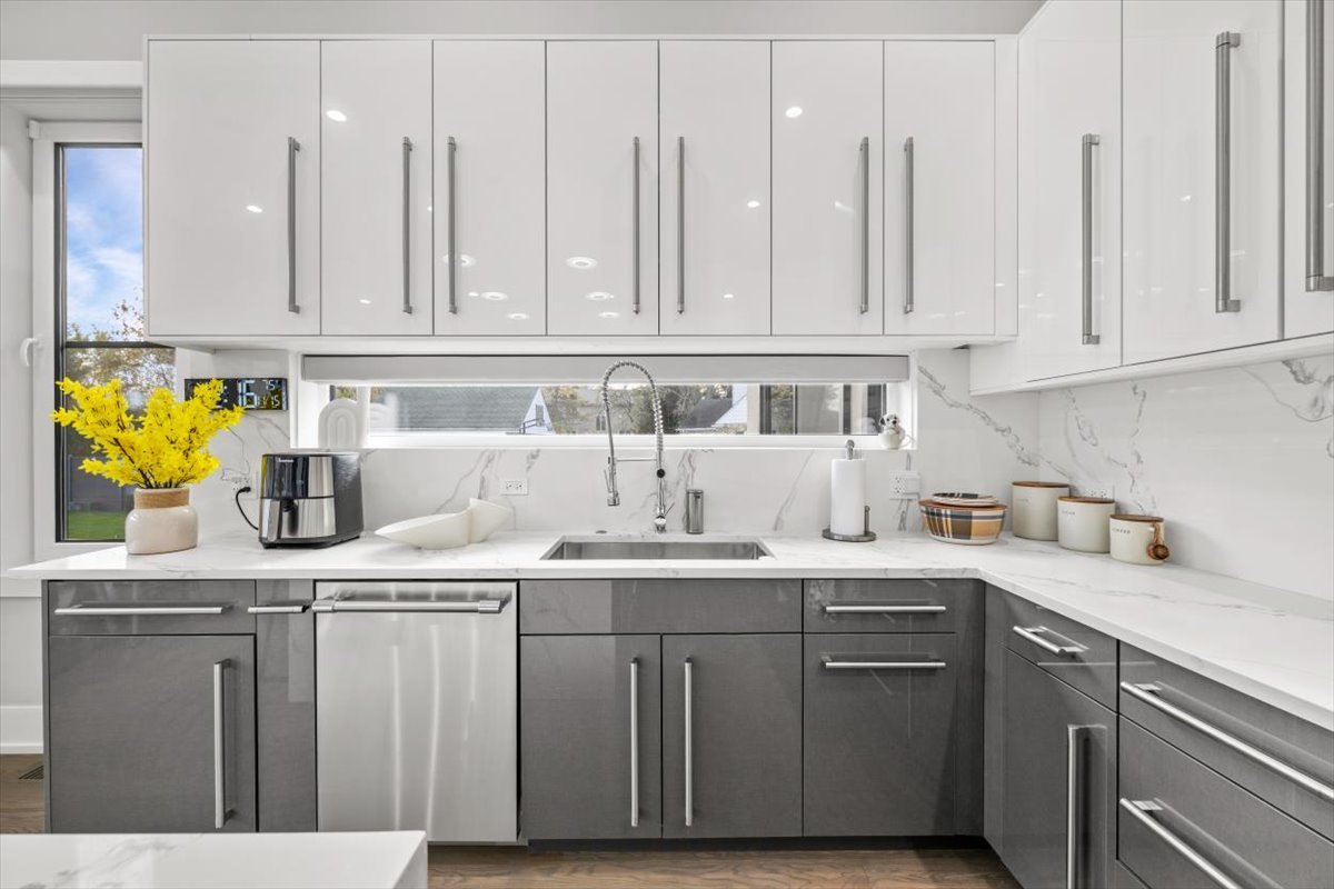 1341 Pfingsten Road Northbrook, IL 60062 - Photo 13 of 67