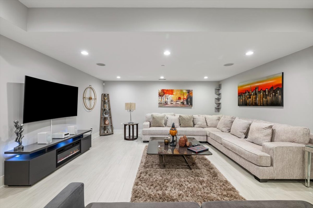 1341 Pfingsten Road Northbrook, IL 60062 - Photo 42 of 67