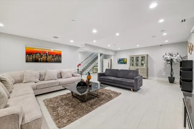 $2,495,000 | 1341 Pfingsten Road, Northbrook, IL 60062