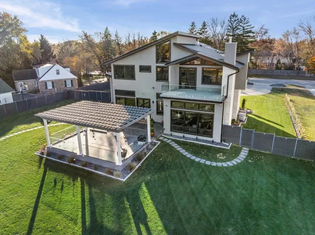 $2,495,000 | 1341 Pfingsten Road, Northbrook, IL 60062