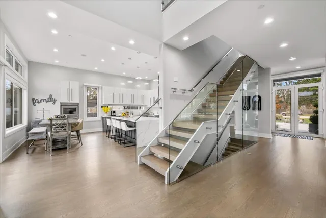 $2,495,000 | 1341 Pfingsten Road, Northbrook, IL 60062