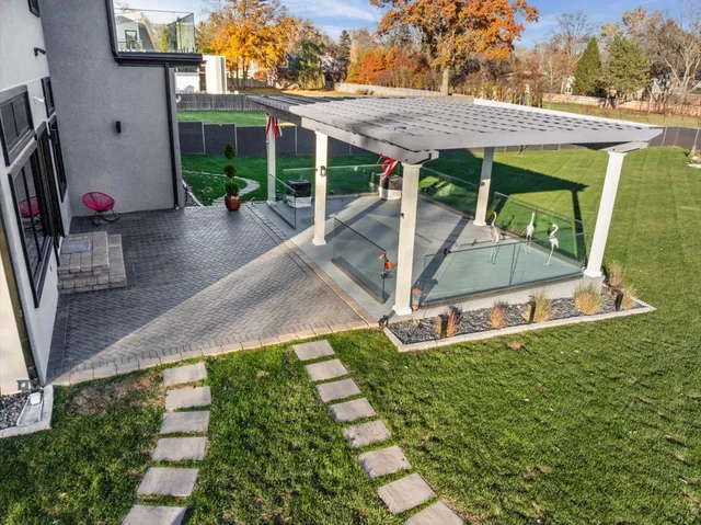 $2,495,000 | 1341 Pfingsten Road, Northbrook, IL 60062