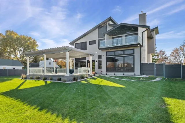 $2,495,000 | 1341 Pfingsten Road, Northbrook, IL 60062