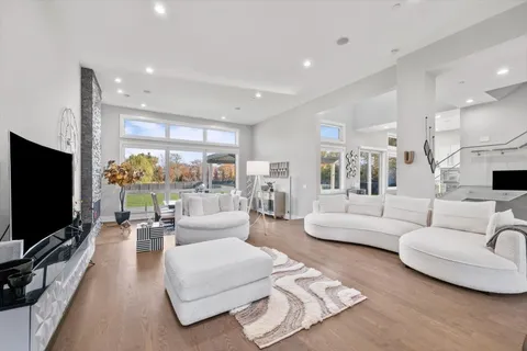 $2,275,000 | 1341 Pfingsten Road, Northbrook, IL 60062