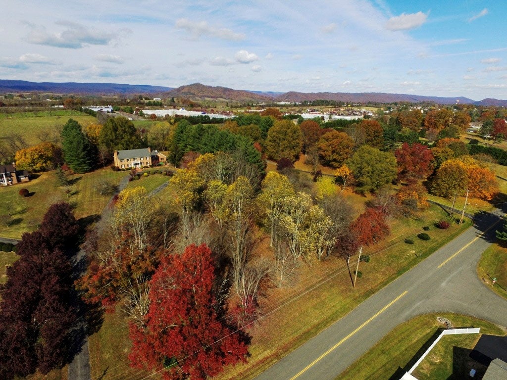 1210 West Ridge Road Wytheville, VA 24382 - Photo 4 of 45 Gallery Image 4