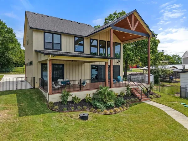 $899,000 | 144 Oak Hills Drive, Mabank, TX 75156