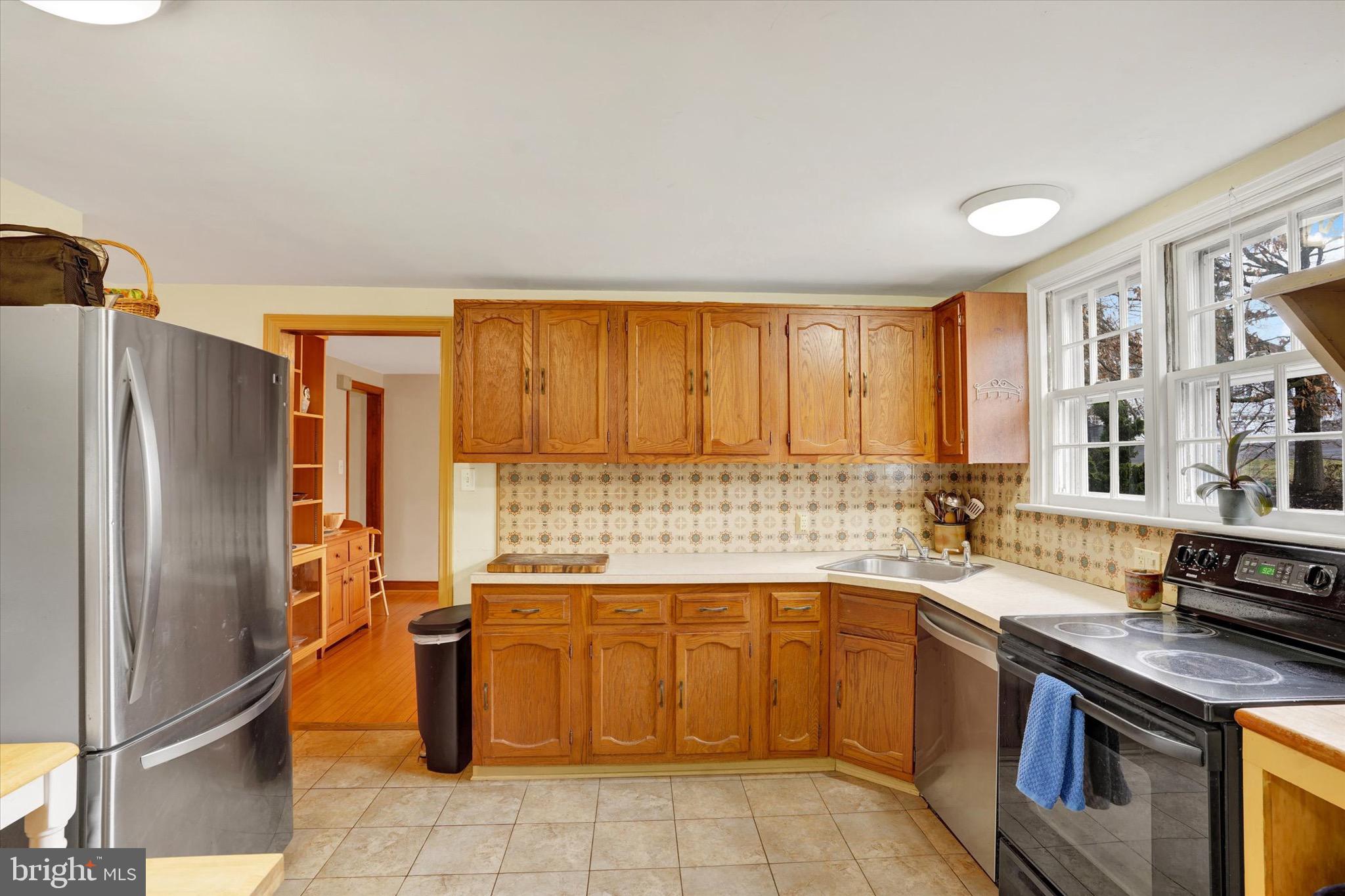 755 Fetters Mill Road Huntingdon Valley, PA 19006 - Photo 11 of 38 Lot of counter space