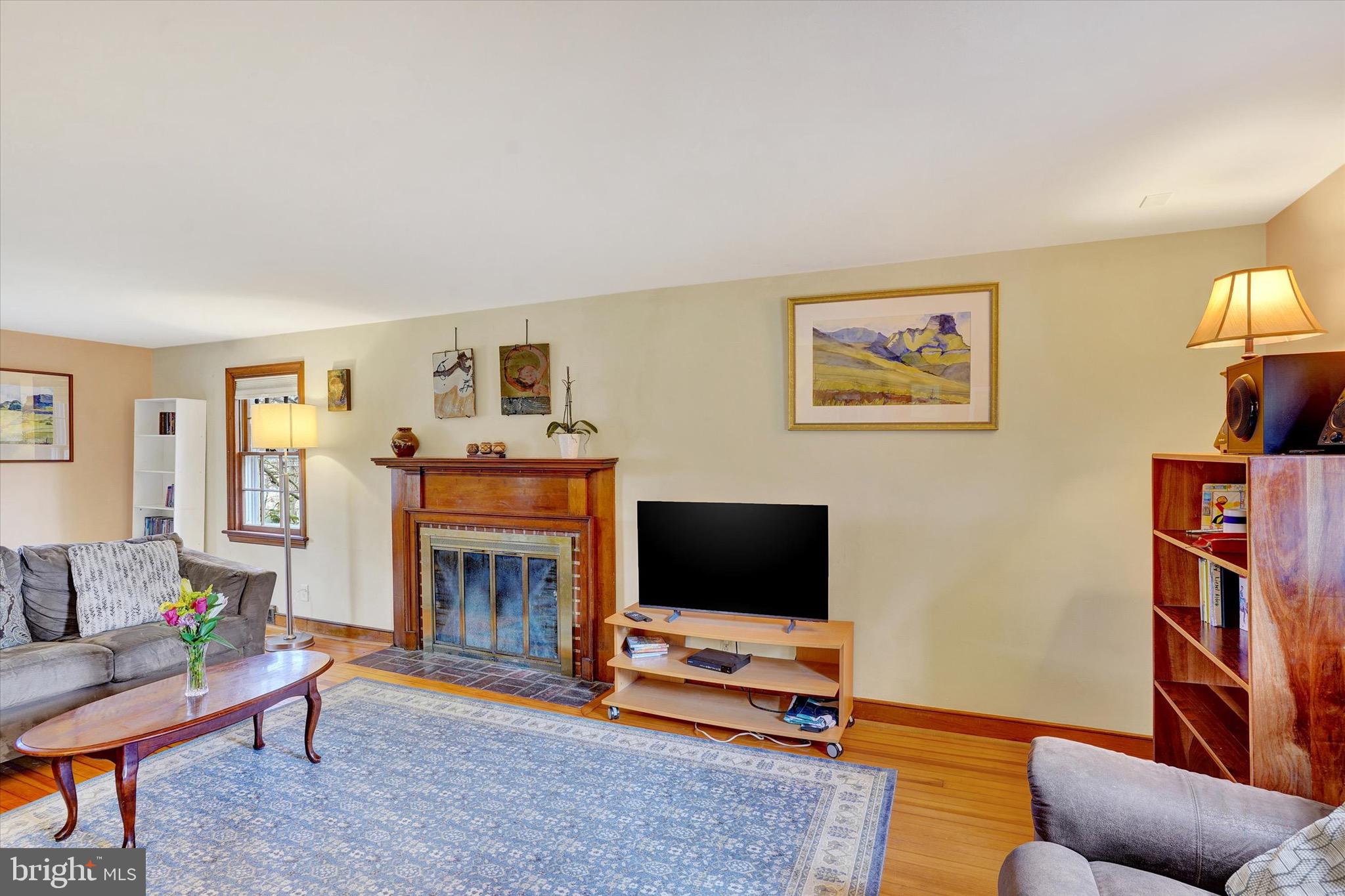 755 Fetters Mill Road Huntingdon Valley, PA 19006 - Photo 9 of 38 Living room