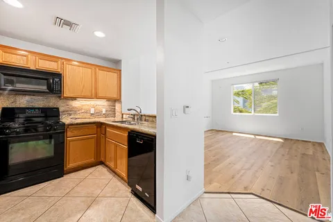 $599,000 | 13200 Pacific Promenade, Unit 322, Playa Vista, CA 90094