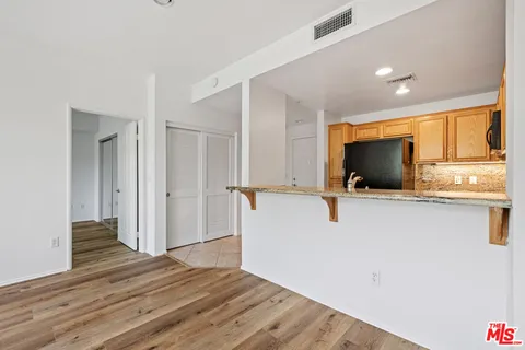 $599,000 | 13200 Pacific Promenade, Unit 322, Playa Vista, CA 90094