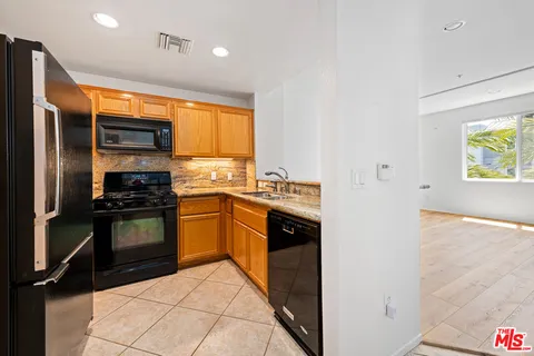 $599,000 | 13200 Pacific Promenade, Unit 322, Playa Vista, CA 90094