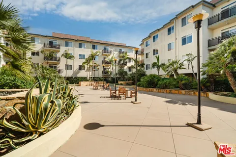 $599,000 | 13200 Pacific Promenade, Unit 322, Playa Vista, CA 90094