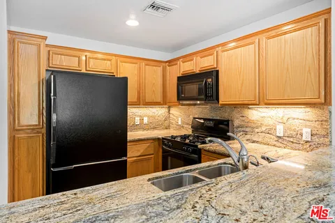 $599,000 | 13200 Pacific Promenade, Unit 322, Playa Vista, CA 90094