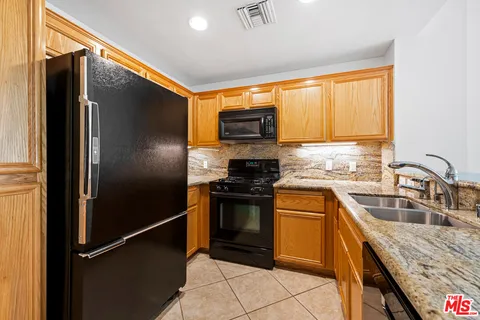 $599,000 | 13200 Pacific Promenade, Unit 322, Playa Vista, CA 90094