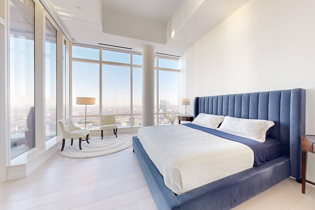 1 Franklin Street, Unit PH4E Boston, MA 02110 - Photo 22 of 40 a spacious bedroom with a bed and a large window