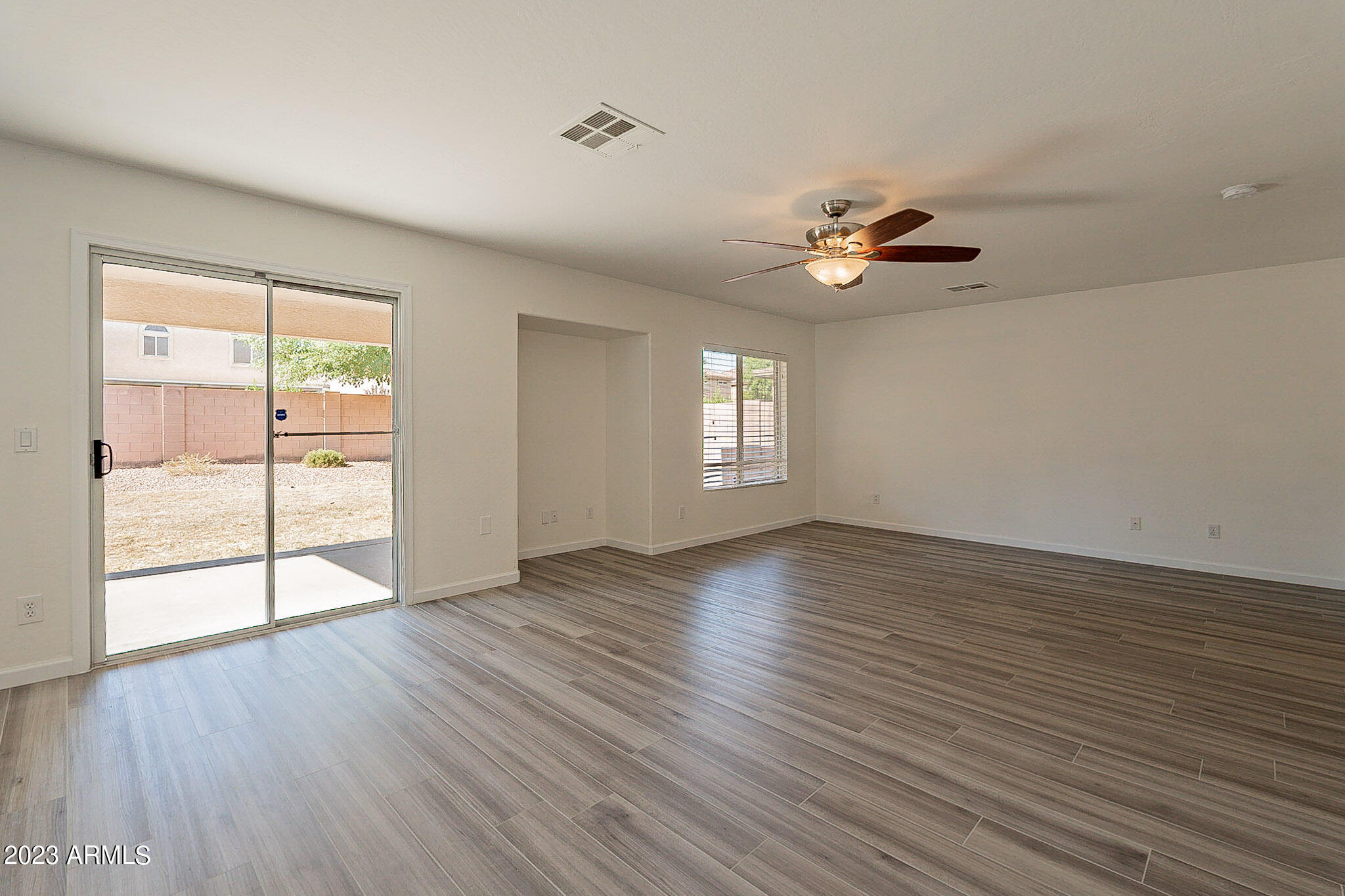 15636 West Calavar Road Surprise, AZ 85379 - Photo 4 of 17 Calavar-23