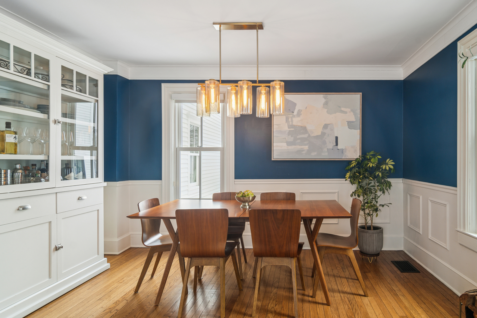 526 South Grove Avenue Barrington, IL 60010 - Photo 20 of 50 a dining room with furniture a rug and wooden floor