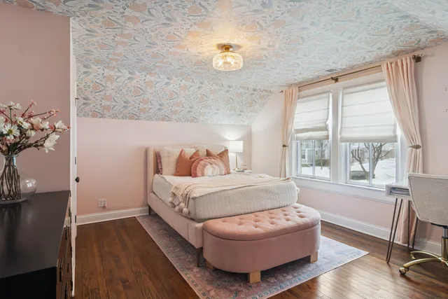 $1,250,000 | 526 South Grove Avenue, Barrington, IL 60010