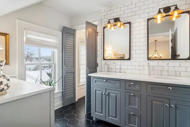 $1,250,000 | 526 South Grove Avenue, Barrington, IL 60010